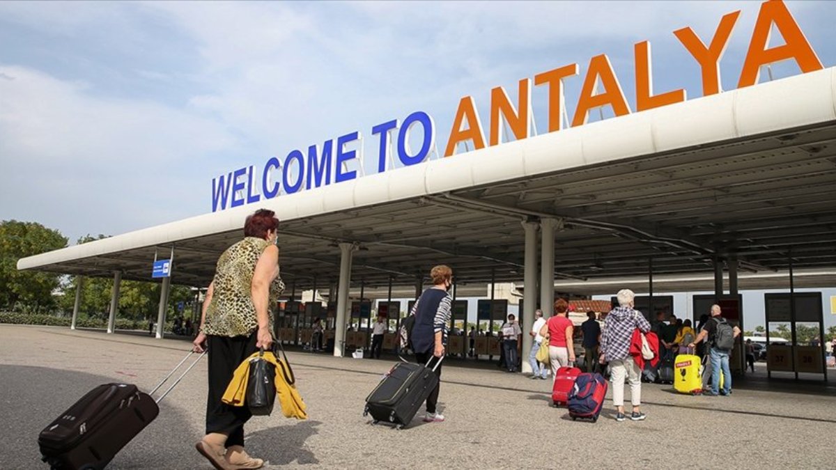 Antalya'ya 8 ayda 14,5 milyon turist geldi