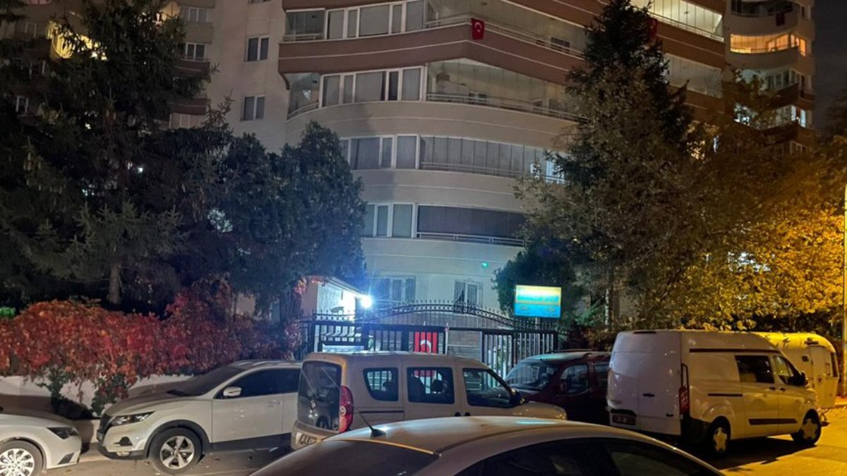 Ankara'da bir kişi, tartıştığı ağabeyini tabancayla öldürüp yaşamına son verdi