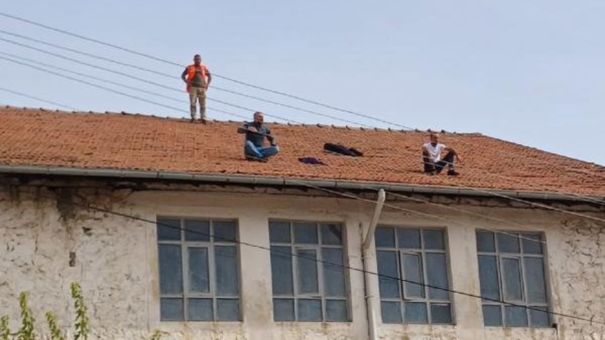 Madencilerden çatıda eylem