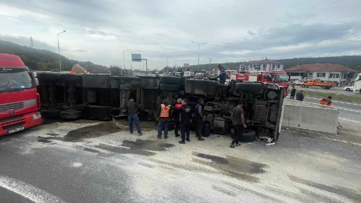 TEM'de trafiği kilitleyen kaza