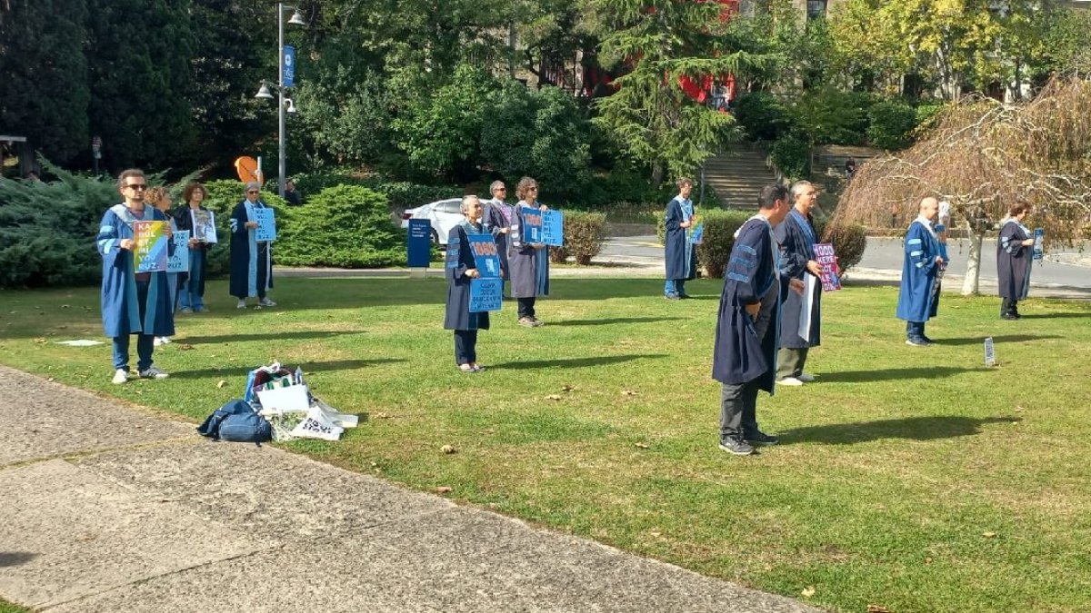 Boğaziçi Üniversitesi'nde akademisyenlerin eylemi sürüyor