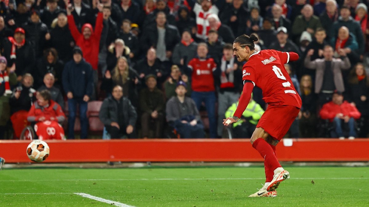 Liverpool'da Darwin Nunez'in kaçırdığı gol olay oldu