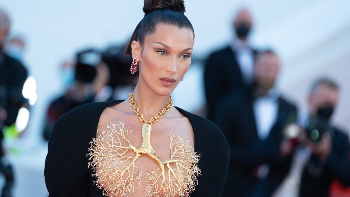 Ünlü manken Bella Hadid, İsrail'in saldırıları karşısında sessizliğini bozdu