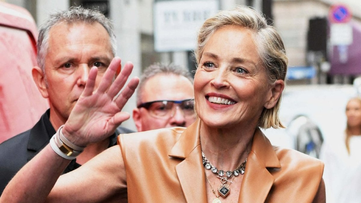 65 yaşındaki Sharon Stone neredeyse ölmek üzere olduğunu açıkladı