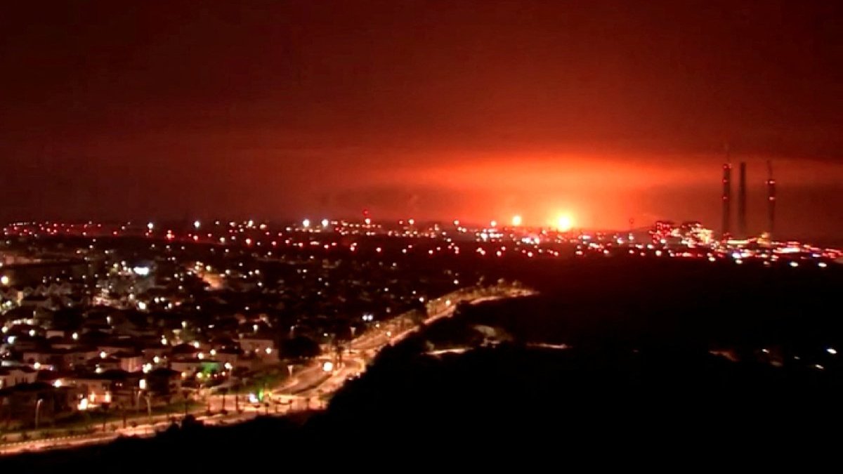 Gazze'de korkunç gece... İletişim kesildi, bombalar susmadı