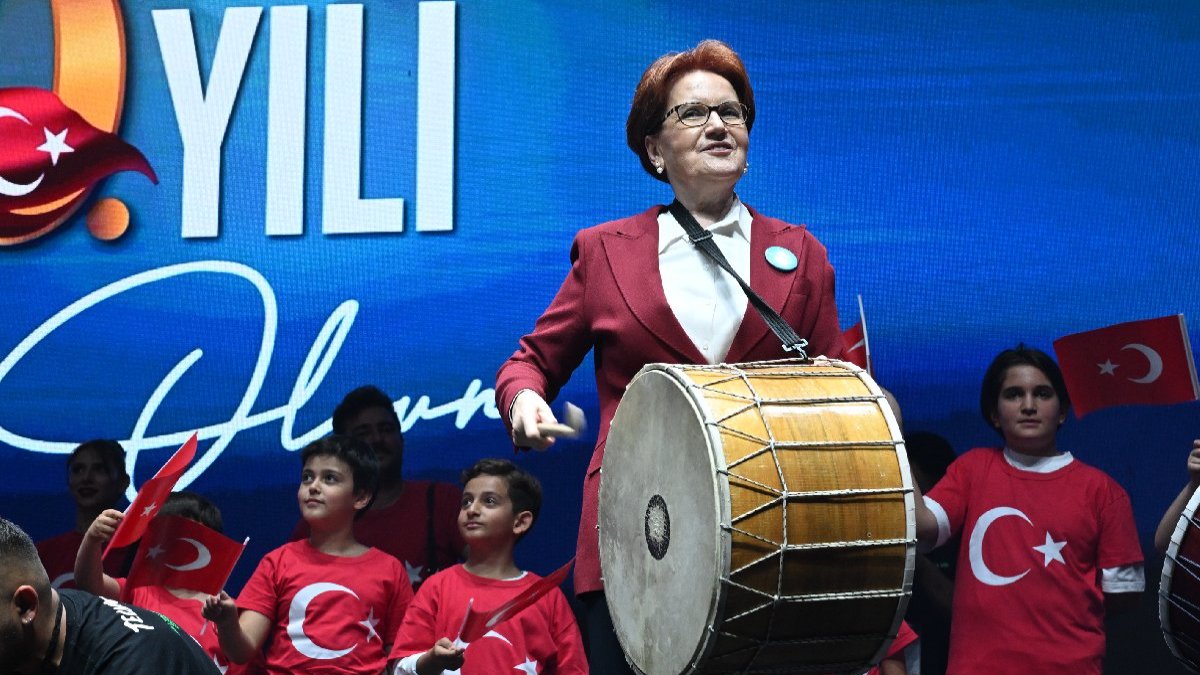 Akşener: Atatürksüz Cumhuriyet hikayesi yazacak kadar yoldan çıkıyorlar