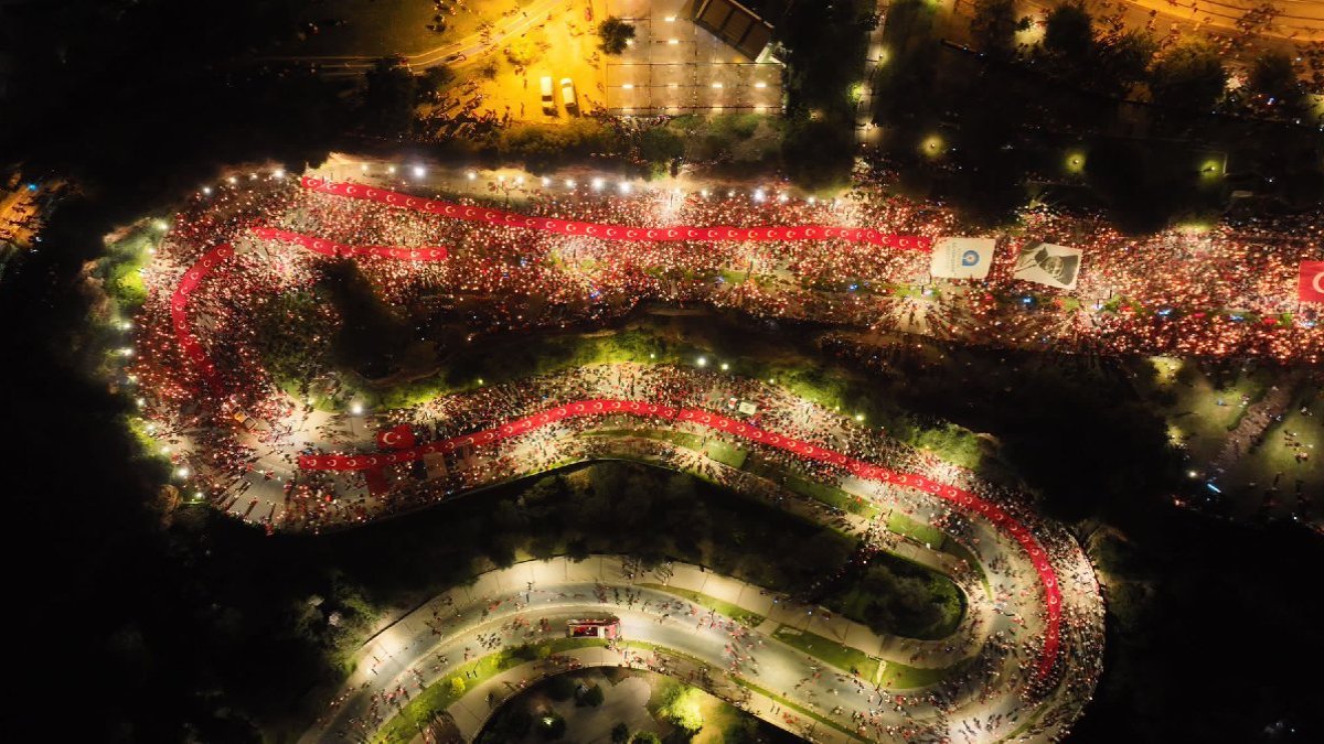 Cumhuriyet'in 100. yılında fener alayı