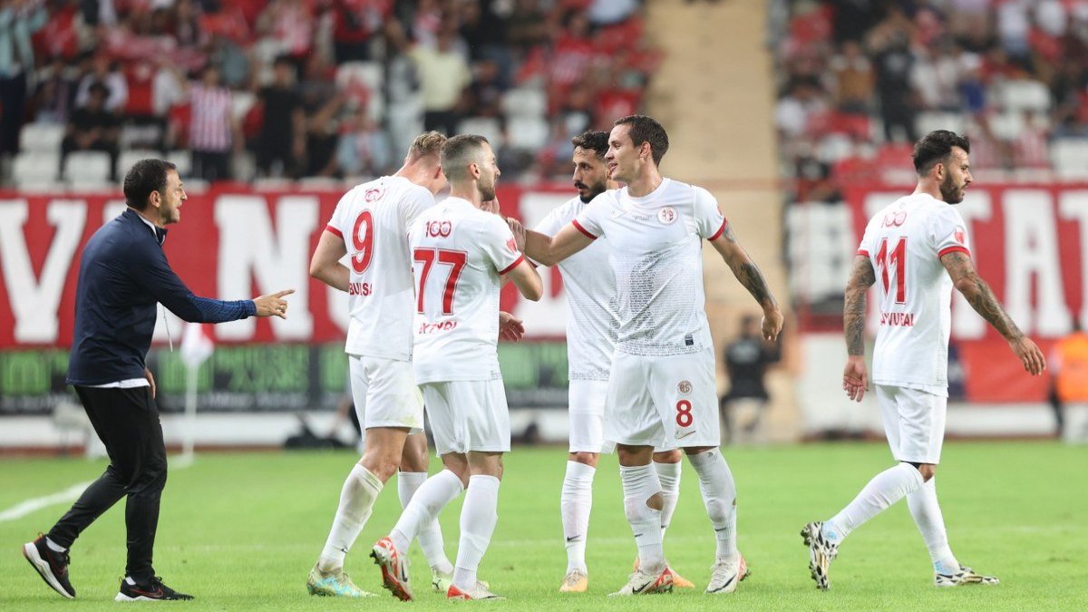 Antalyaspor kötü gidişi Başakşehir karşısında durdurdu: 1-0