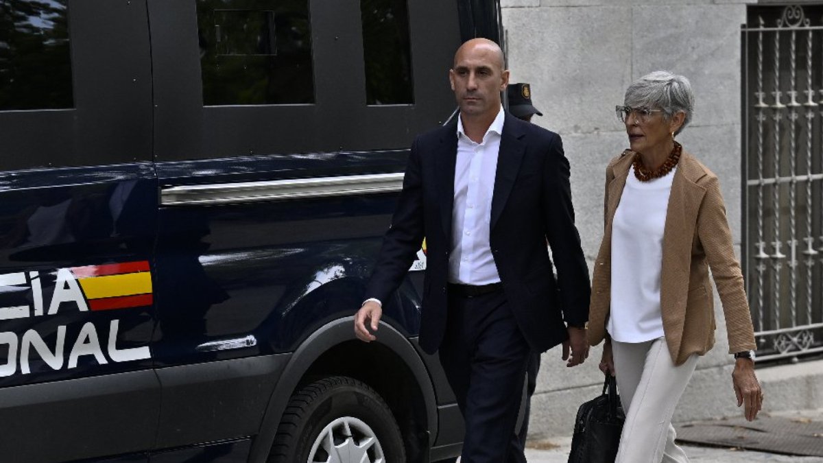 FIFA'dan Luis Rubiales'e men cezası