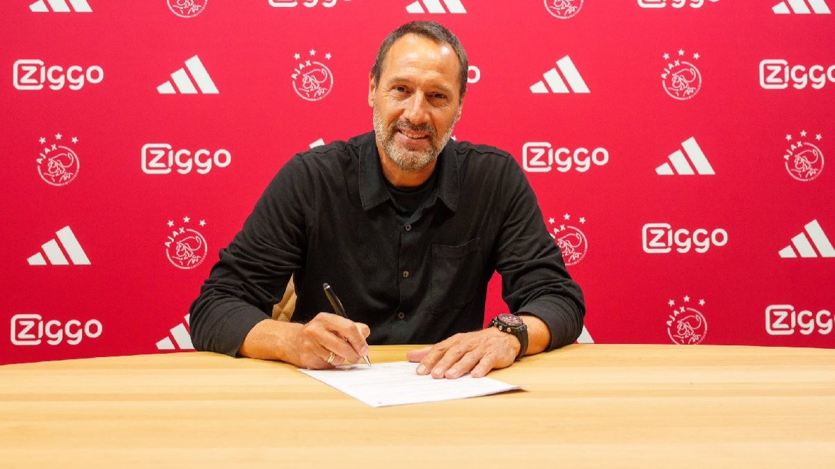 Ajax, teknik direktörünü değiştirdi: John van 't Schip göreve geldi