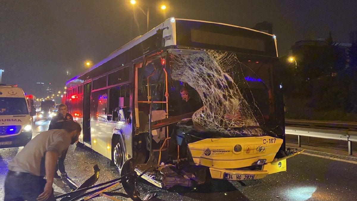 Ataşehir'de İETT otobüsü minibüse çarptı