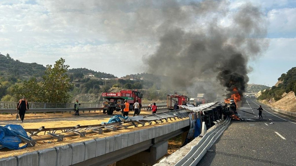 TIR devrildi, şoför viyadükten aşağı düşerek öldü