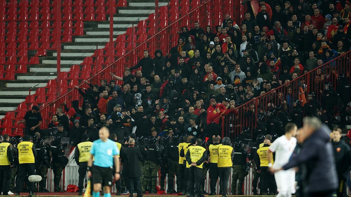 UEFA'dan Sırbistan ve Karadağ futbol federasyonlarına ceza