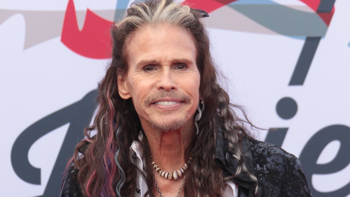 Ünlü müzisyen Steven Tyler yine cinsel saldırıyla suçlanıyor