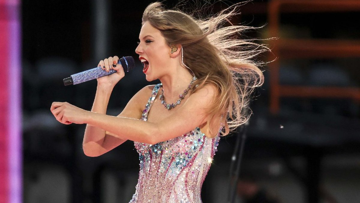 Ünlü şarkıcı Taylor Swift'in hayranları 5 aydır çadırda bekliyor