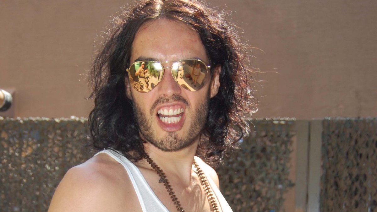 Ünlü komedyen Russell Brand hakkında bir cinsel taciz iddiası daha