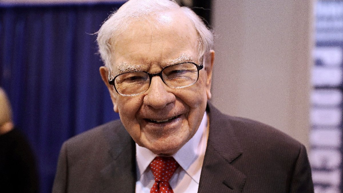 Warren Buffet'ın şirketi Berkshire'in nakit varlıkları rekor kırdı