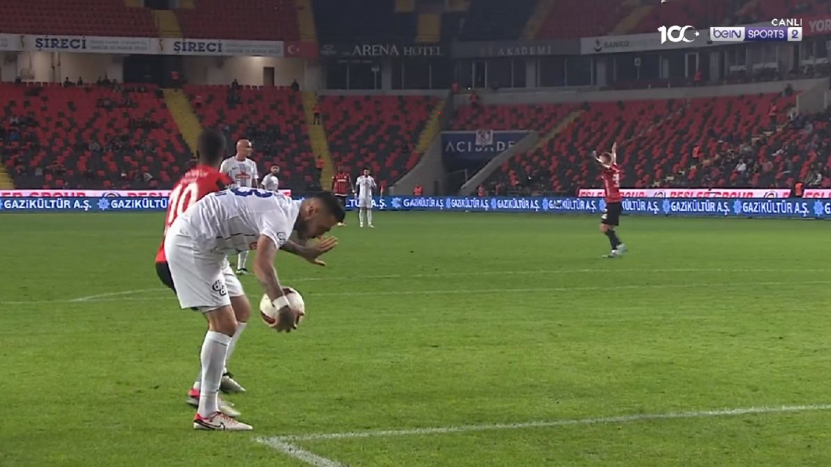 Gaziantep FK - Çaykur Rizespor maçında garip penaltı