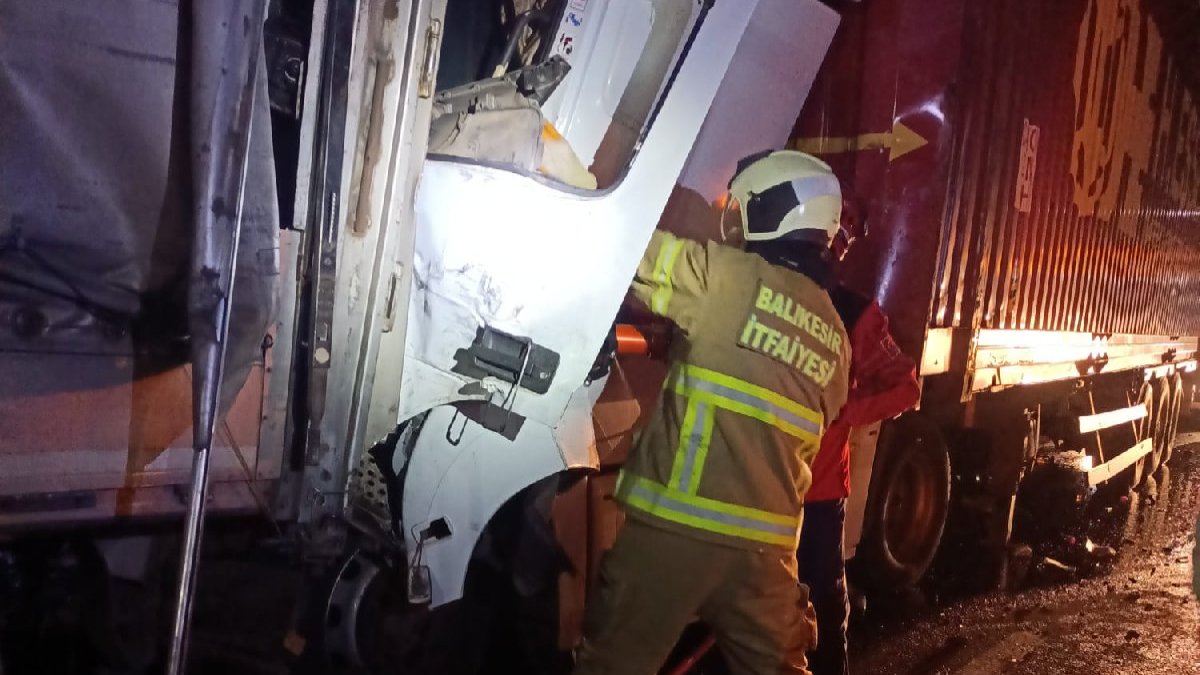 Art arda kazalarda 1 ölü 5 yaralı: Kazadan kaçan TIR'a çarptı