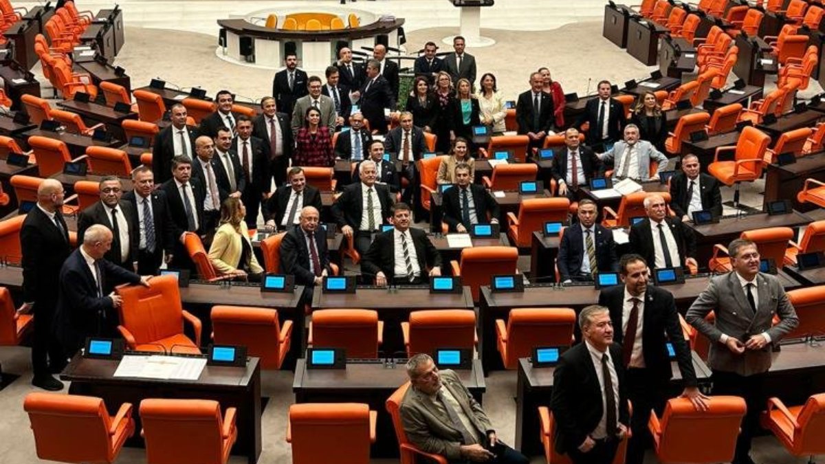 CHP'nin Meclis'teki yargı eylemi iki gün daha sürecek