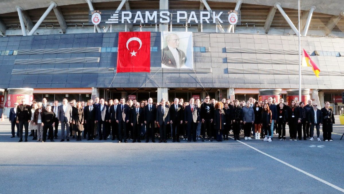 Galatasaray, Atatürk'ü anma töreni düzenledi
