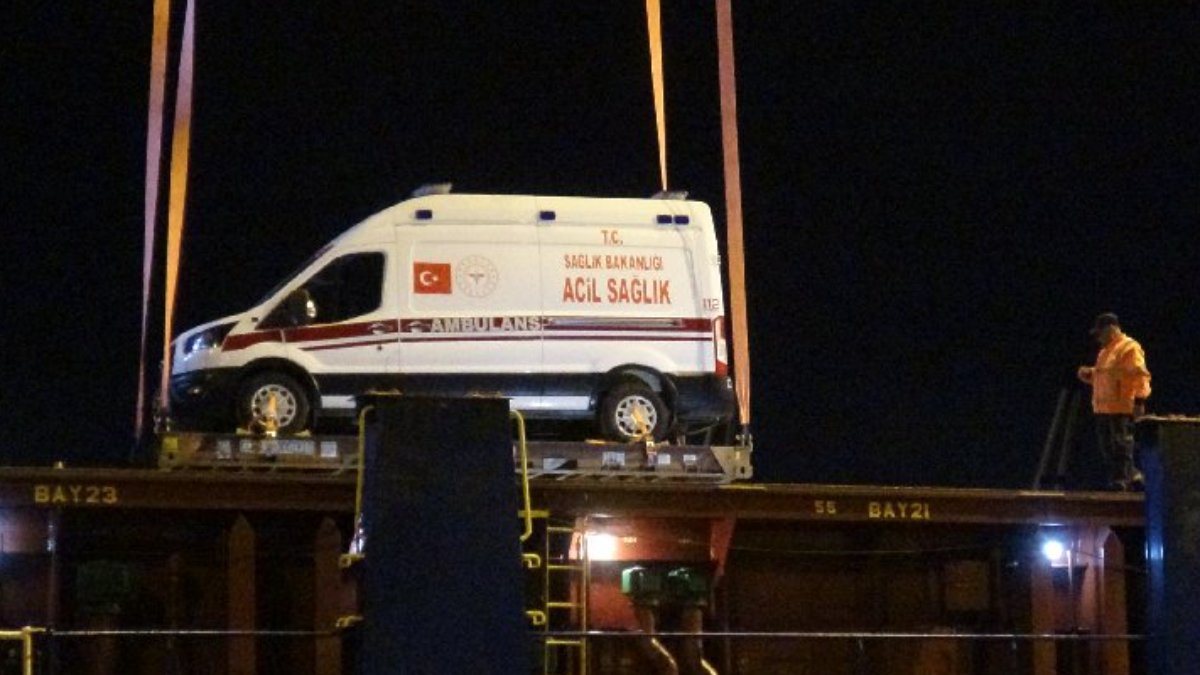 Sağlık Bakanlığı'nın Gazze gemisi İzmir'den demir aldı