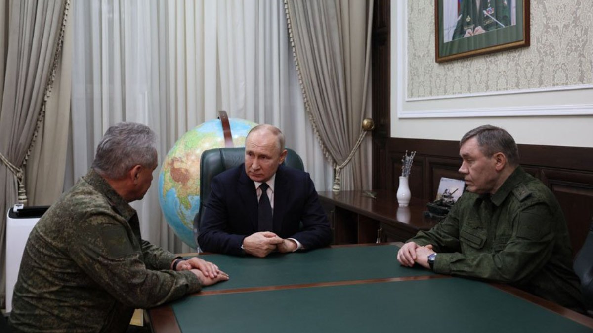 Putin, Ukrayna sınırına gitti