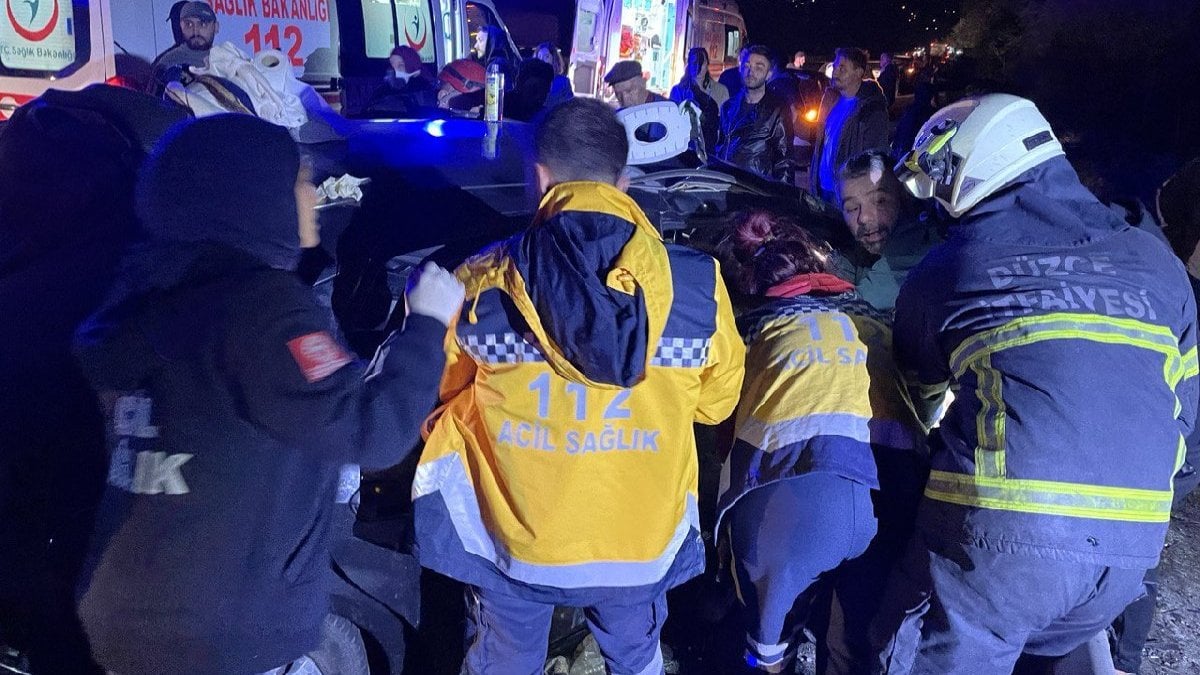 Otoyolda zincirleme kaza: Ölü ve yaralılar var