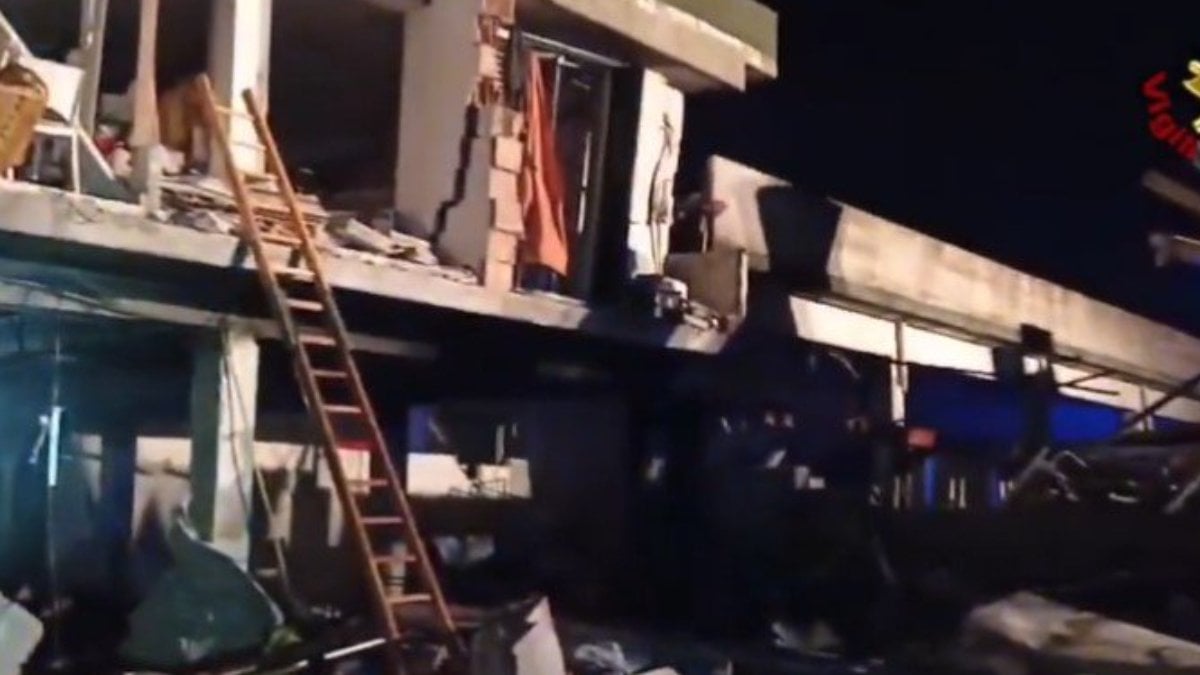 Göçmen merkezinde patlama... 31 kişi yaralandı