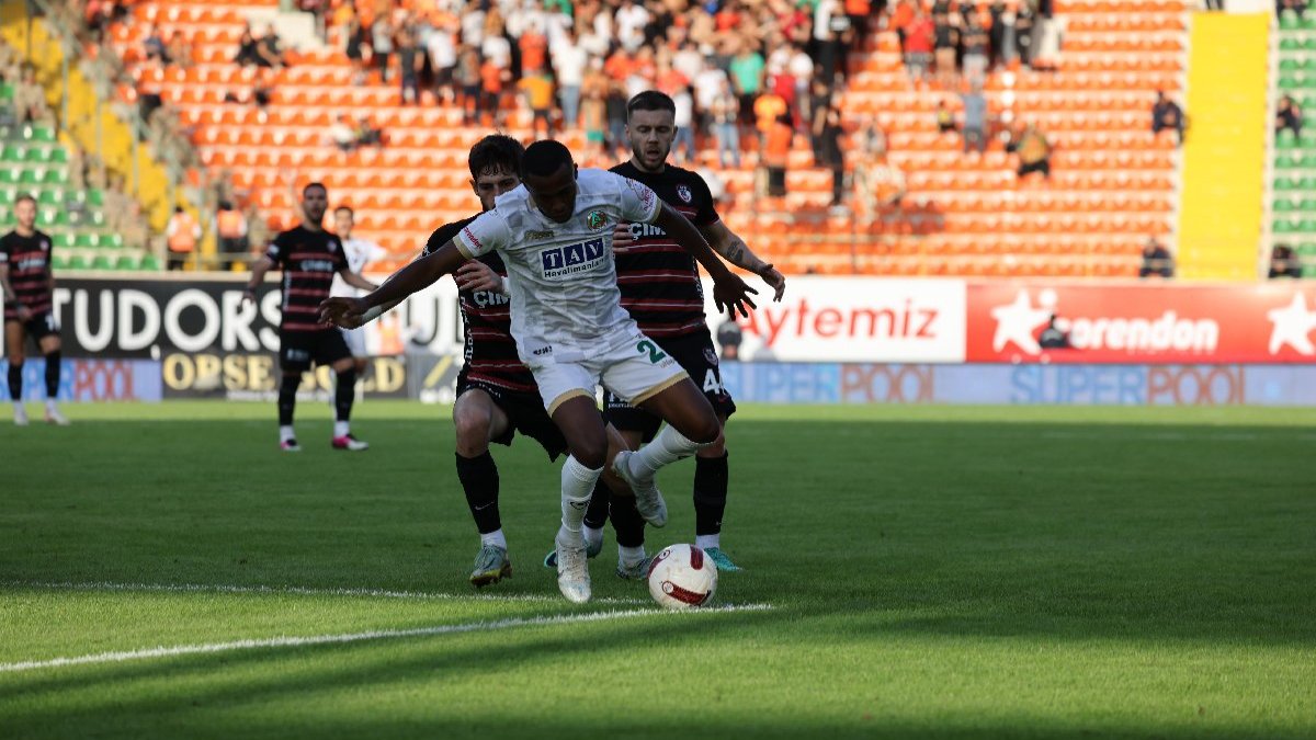 Alanyaspor evinde Gaziantep FK'ye farklı yenildi