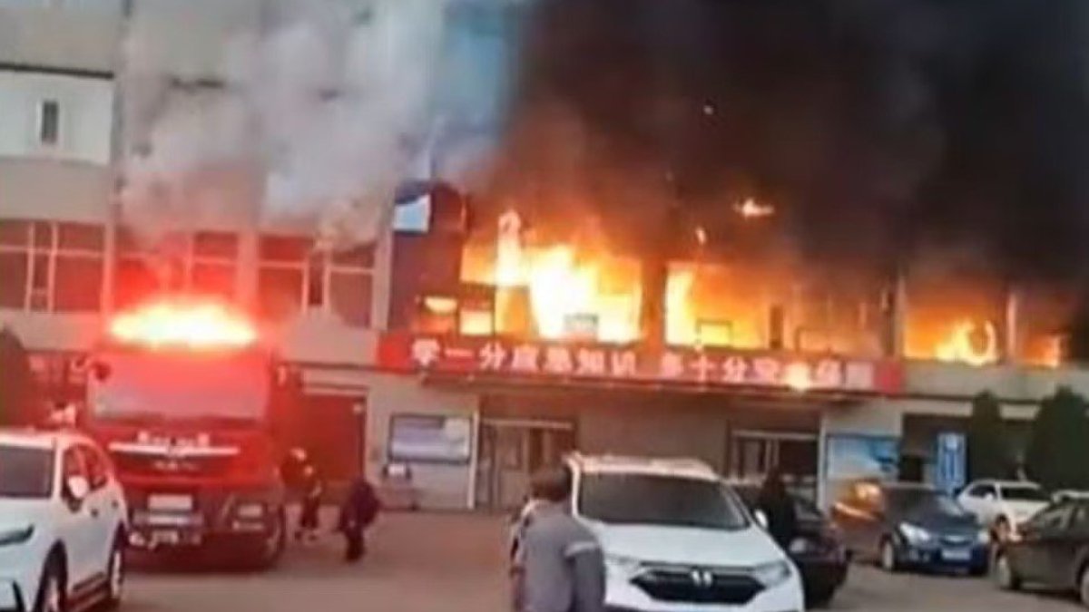 5 katlı binada yangın... 19 kişi öldü