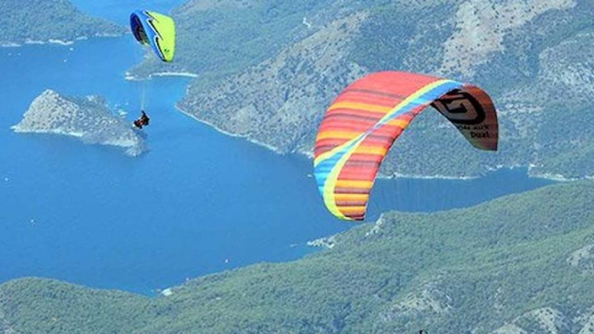 Babadağ'da rekor yamaç paraşütü uçuşu