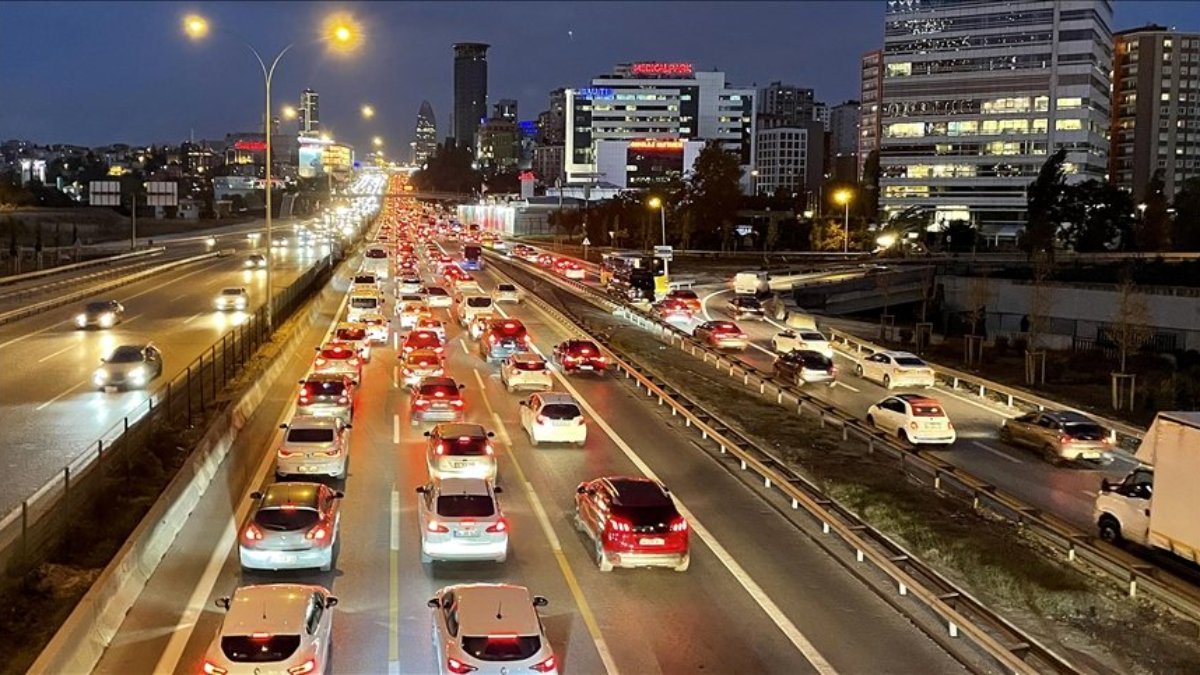 Haftanın son iş gününde İstanbul'da trafik kilit