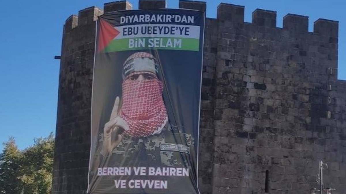 Gerekçesi UNESCO: Diyarbakır surlarına asılan Ebu Ubeyde posteri indirildi