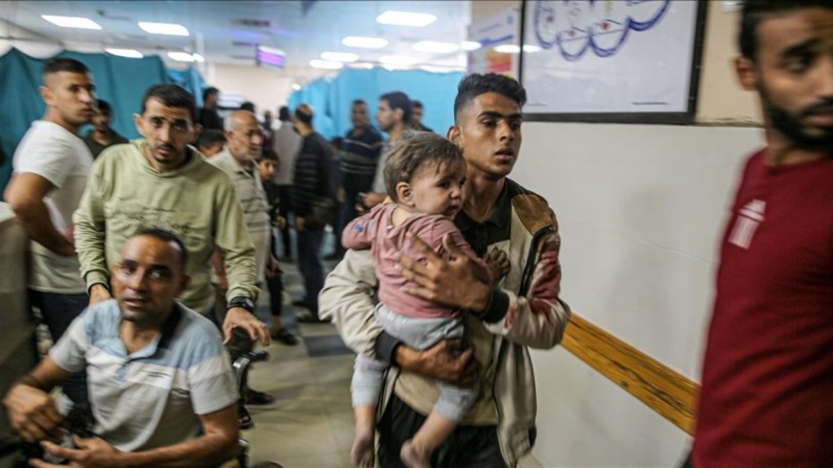 Gazze'deki Şifa Hastanesi'nde binlerce kişi günlerdir aç