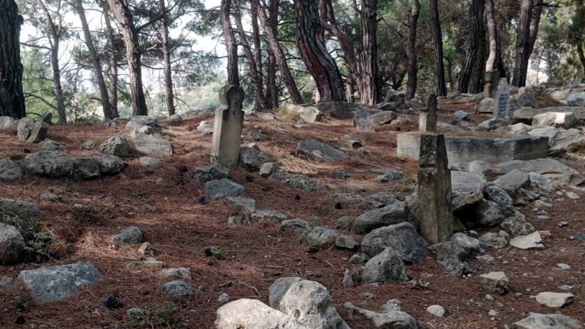 'Tarsus'taki asırlık mezarlar korumaya alınsın' talebi