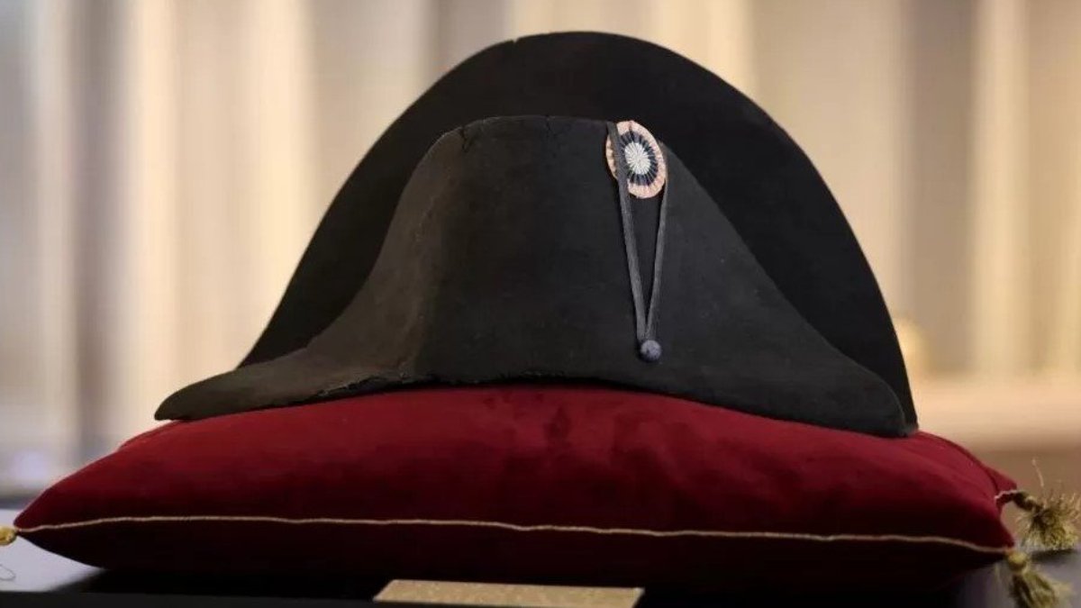 Napoleon'un ünlü şapkası açık artırmada