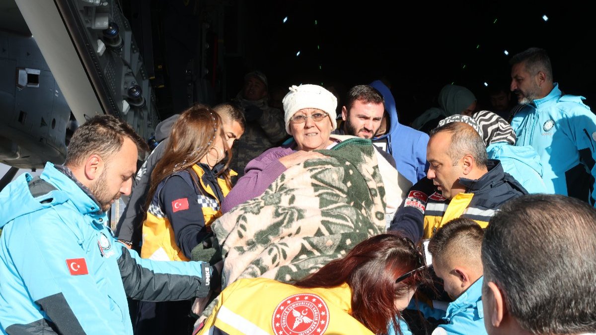Gazze’den 61 hasta daha Türkiye’ye getirildi