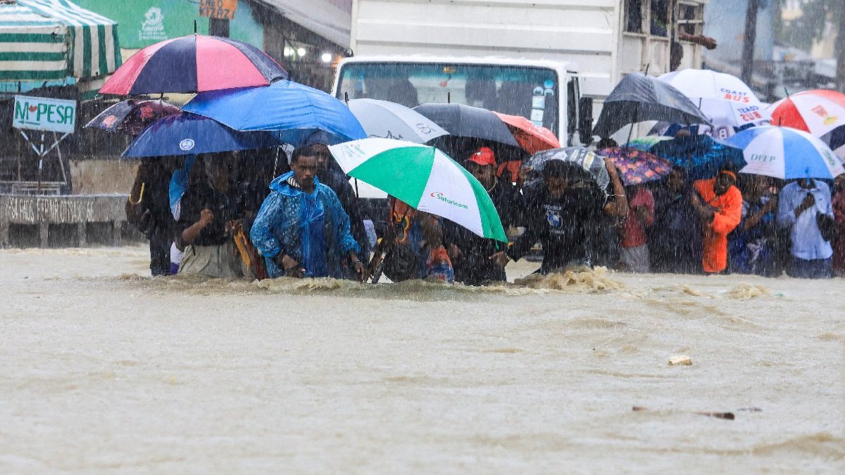 Şiddetli yağışlarda 21 kişi hayatını kaybetti