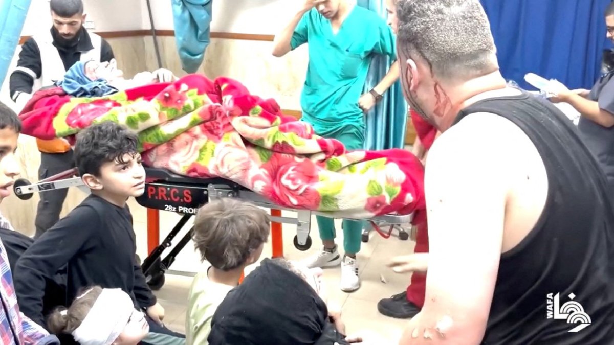 İsrail tanklarının kuşattığı hastanede onlarca insan öldü