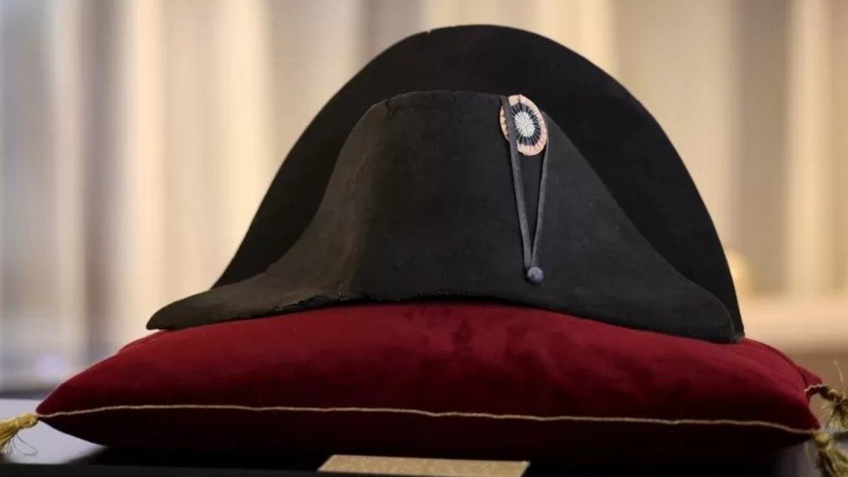 Napolyon'un şapkası rekor fiyata satıldı