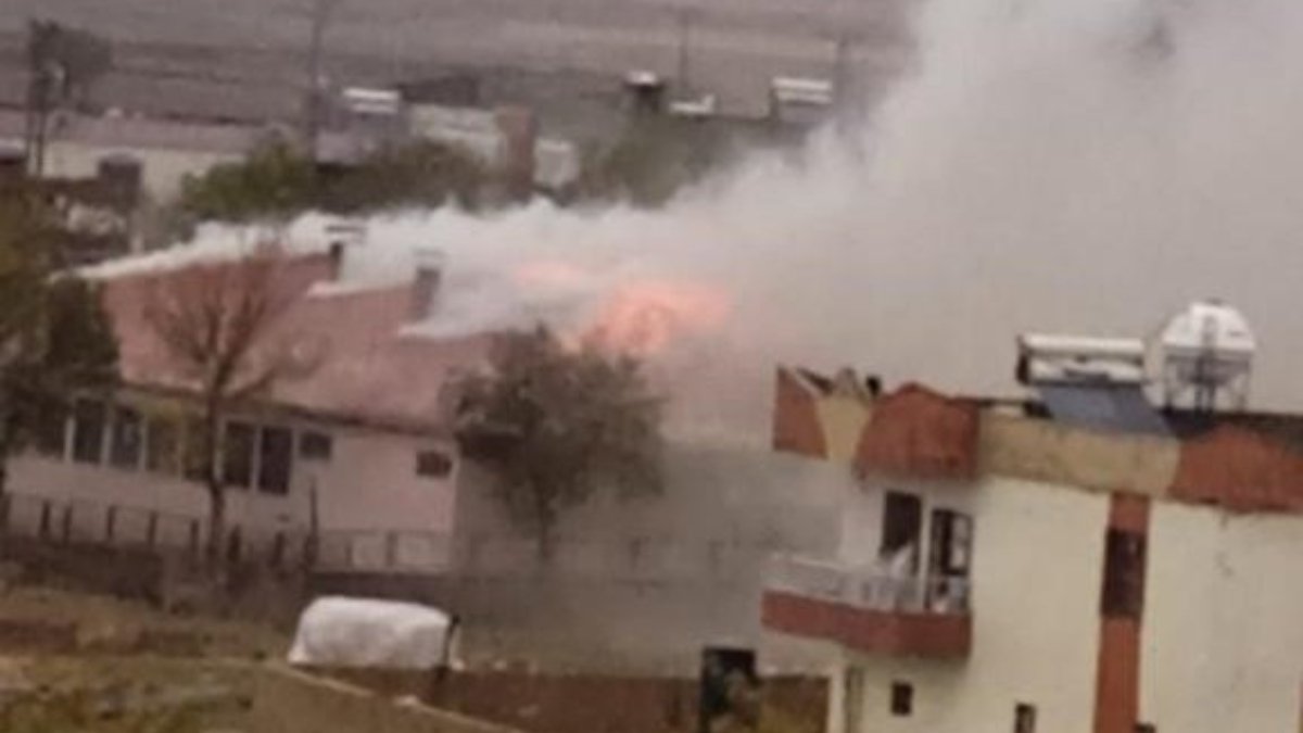 Okulda yangın: 300 öğrenci tahliye edildi