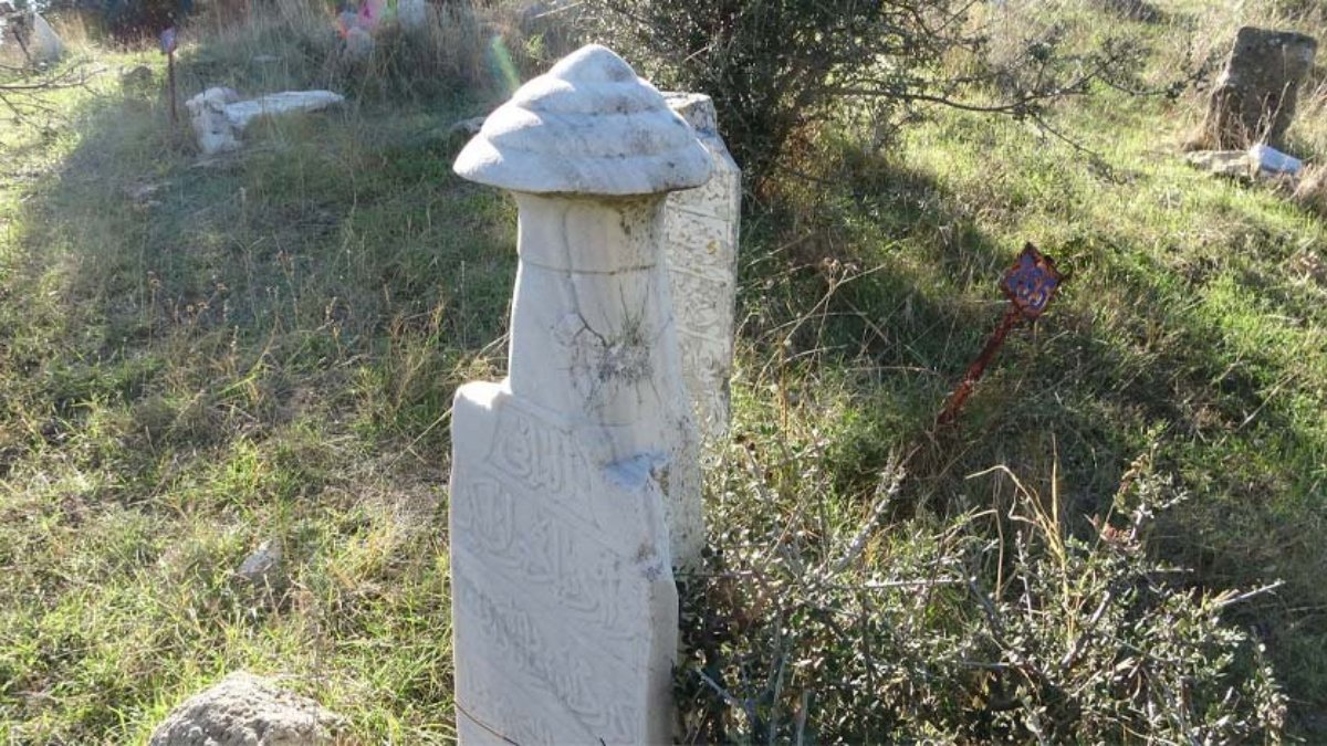 Kumkale Mezarlığı, Çanakkale Savaşları'nın izlerini taşıyor