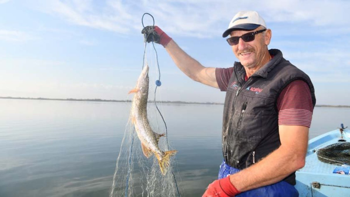 22 yıldır Uluabat Gölü'nden geçinen Bursalı balıkçı