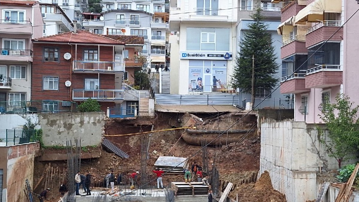 Bir sokak çöküyor: İzmit'te faciadan dönüldü, evler yeniden boşaltıldı