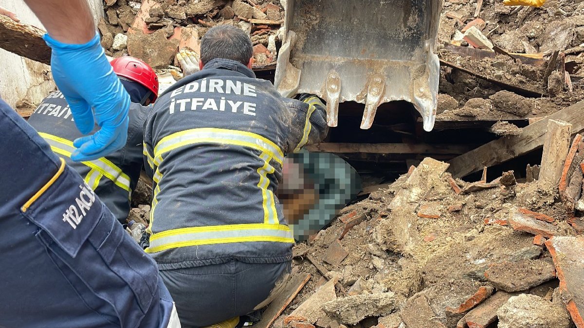 Hurda toplamak için girdikleri metruk ev çöktü: 1 ölü 1 yaralı