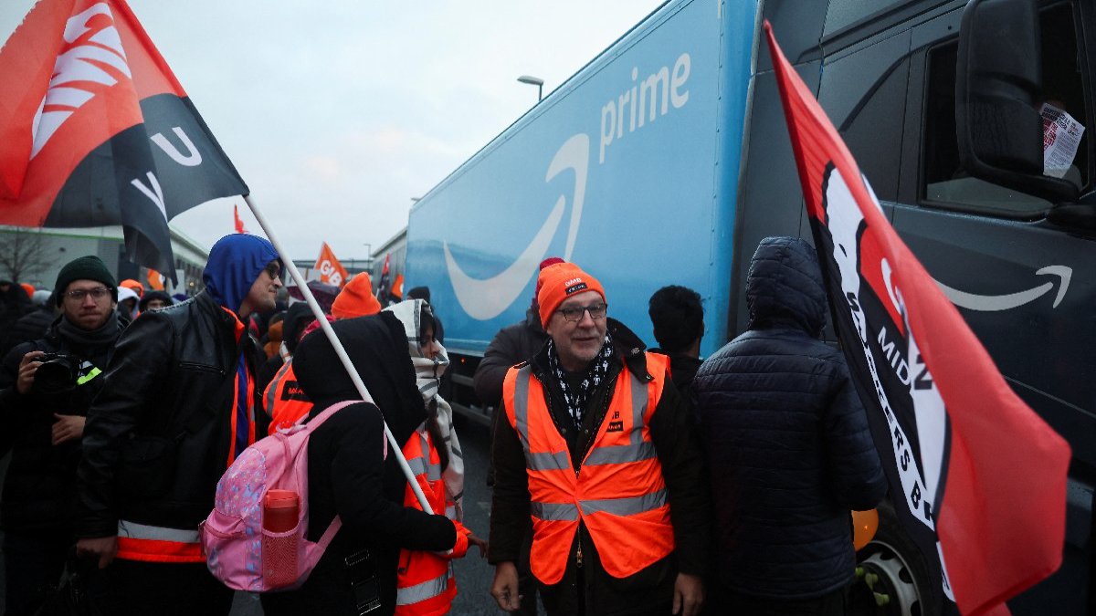 Amazon çalışanları yılın en yoğun gününde greve hazırlanıyor
