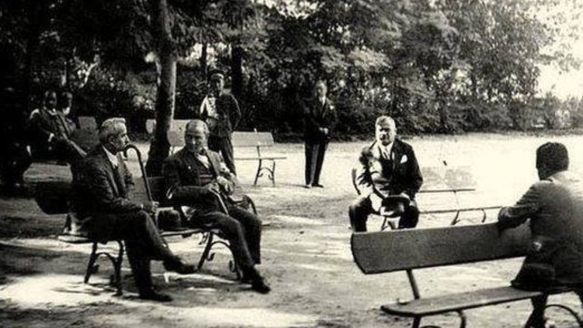 Atatürk'ün oturduğu bank yeniden Gülhane Parkı’nda