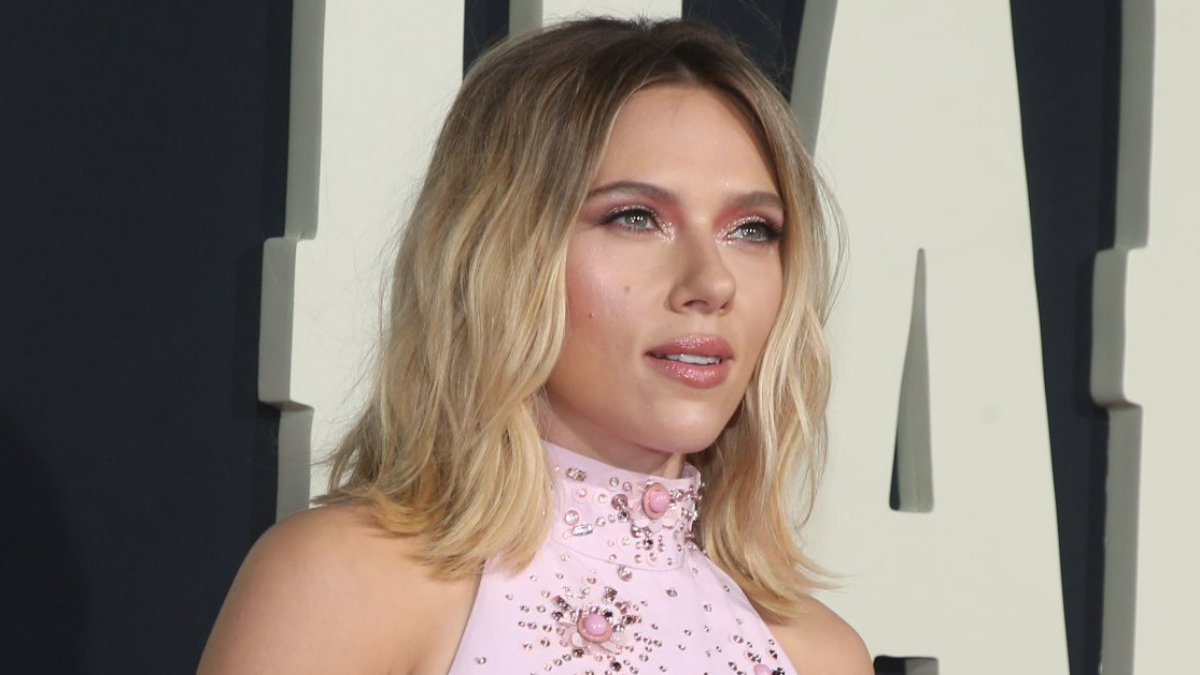 Ünlü oyuncu Scarlett Johansson nasıl çıplak yakalandığını anlattı
