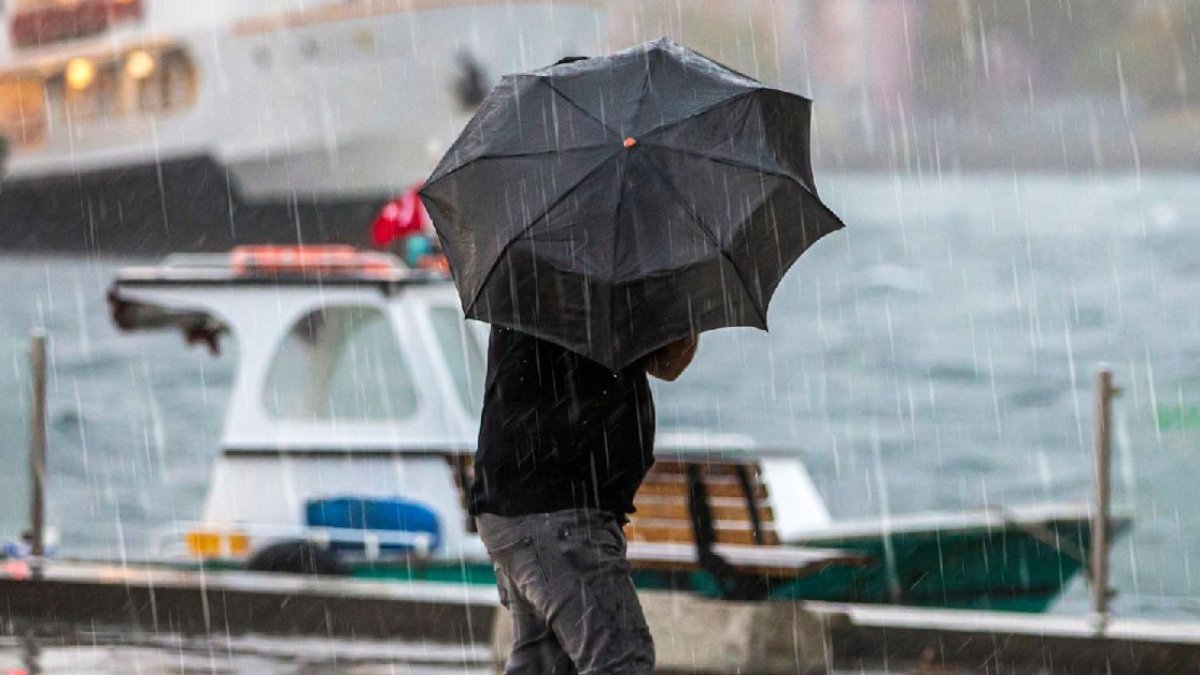 İstanbullular dikkat! AKOM uyardı: Hafta sonu için soğuk ve yağışlı hava geliyor